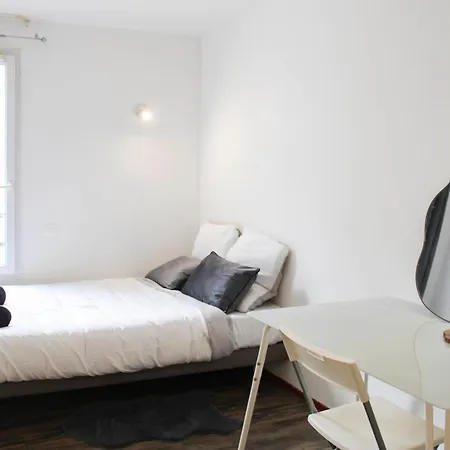 Practical On The Outskirts Of La Defense Apartment *