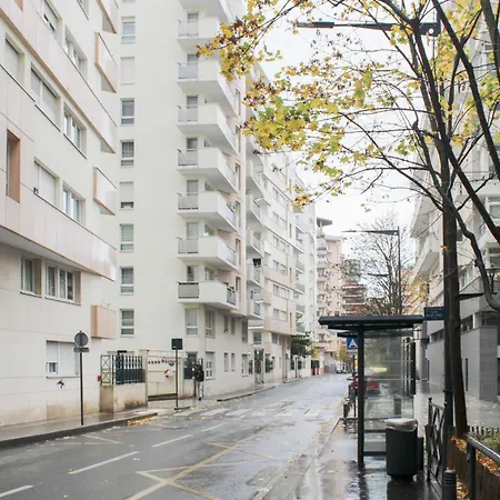 Practical On The Outskirts Of La Defense Lejlighed
