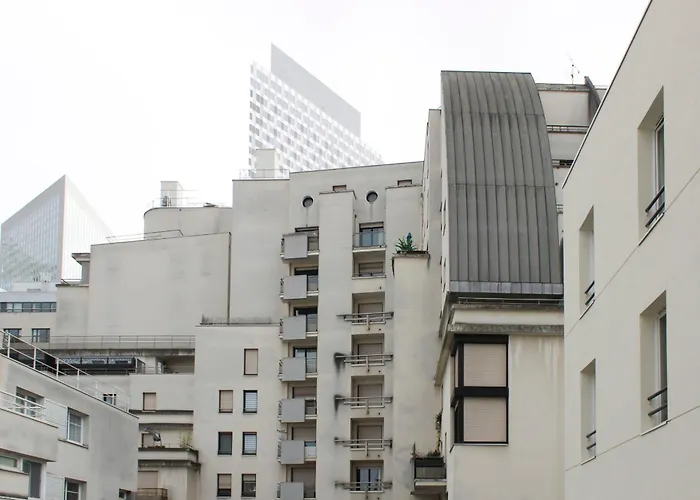 Practical In The Heart Of La Defense * كوربوفوا